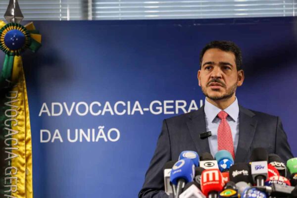 Relatório no Senado apoia indicação de Jorge Messias ao STF e sabatina é marcada para 29 de abril