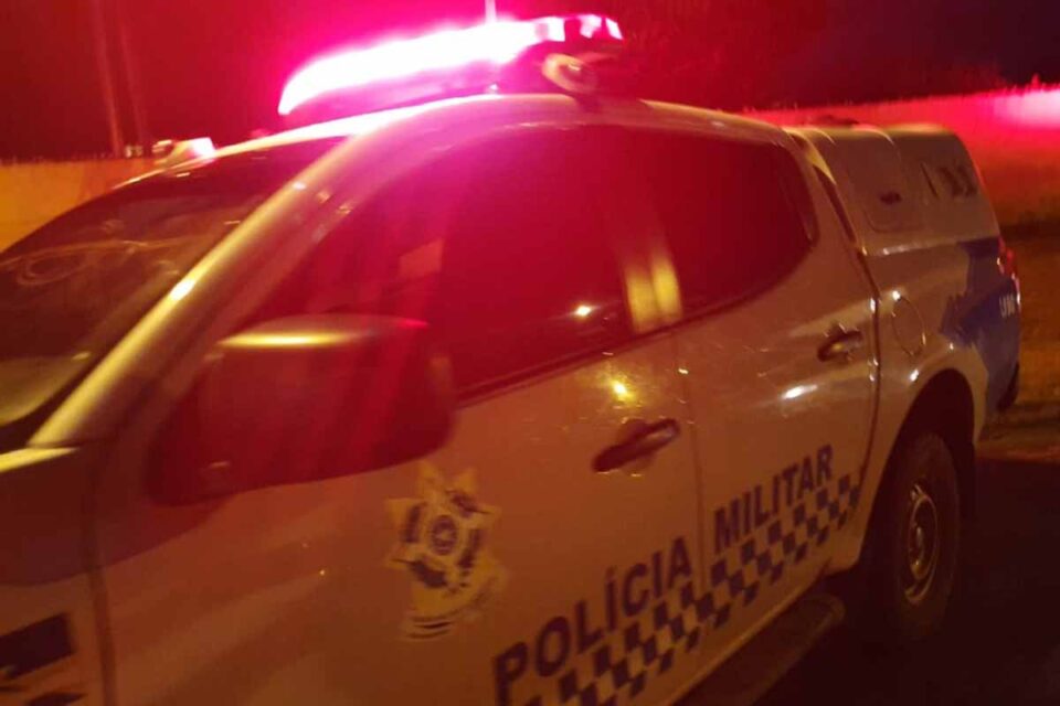 <div style="
                font-size: 18px;
                font-weight: bold;
                color: #0073aa;
                margin-bottom: 5px;
                text-transform: uppercase;
            ">FLAGRANTE</div>Polícia Militar prende suspeitos de roubo de caminhão e cárcere privado em Ariquemes