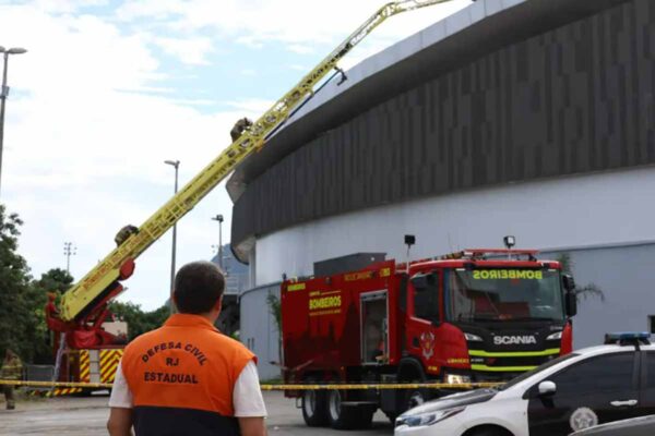 Incêndio no Velódromo do Parque Olímpico é controlado após 14 horas e não afeta pista no Rio