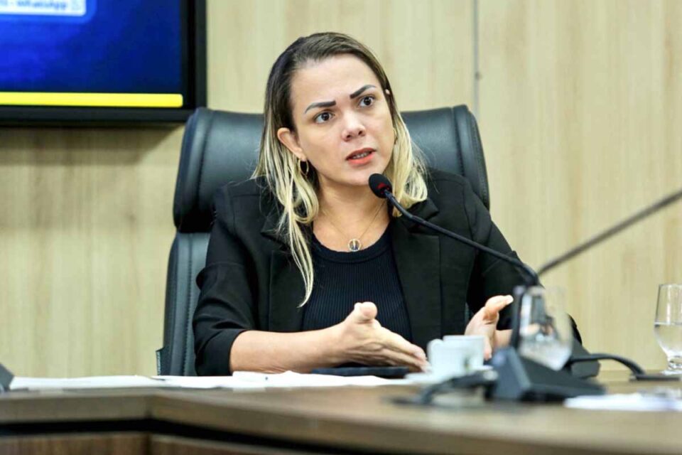 <div style="
                font-size: 18px;
                font-weight: bold;
                color: #0073aa;
                margin-bottom: 5px;
                text-transform: uppercase;
            ">SAÚDE DA MULHER</div>Deputada Cláudia de Jesus viabiliza R$ 255 mil para tratamento de endometriose em Porto Velho