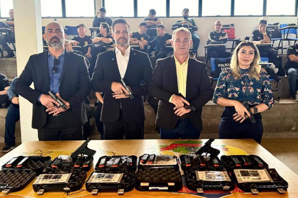 <div style="
                font-size: 18px;
                font-weight: bold;
                color: #0073aa;
                margin-bottom: 5px;
                text-transform: uppercase;
            ">SEGURANÇA PÚBLICA</div>Polícia Civil de Rondônia recebe mais de 600 pistolas Glock com investimento de R$ 540 mil