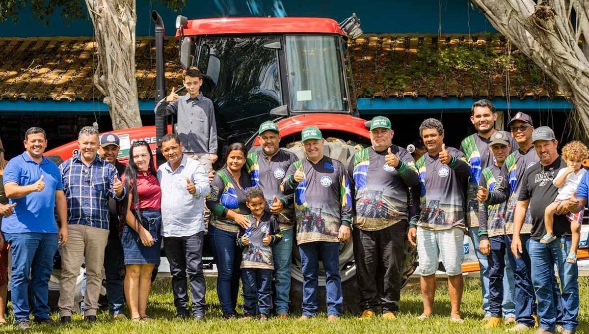 Emenda de Pedro Fernandes viabiliza entrega de trator e implementos para produtores em Machadinho do Oeste