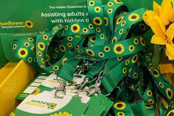 Lei em Porto Velho cria carteira de identificação e reconhece Colar de Girassol para pessoas com deficiência