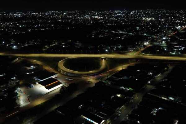 Furto de cabos deixa 53 pontos sem iluminação em Porto Velho e mobiliza equipes para reparo