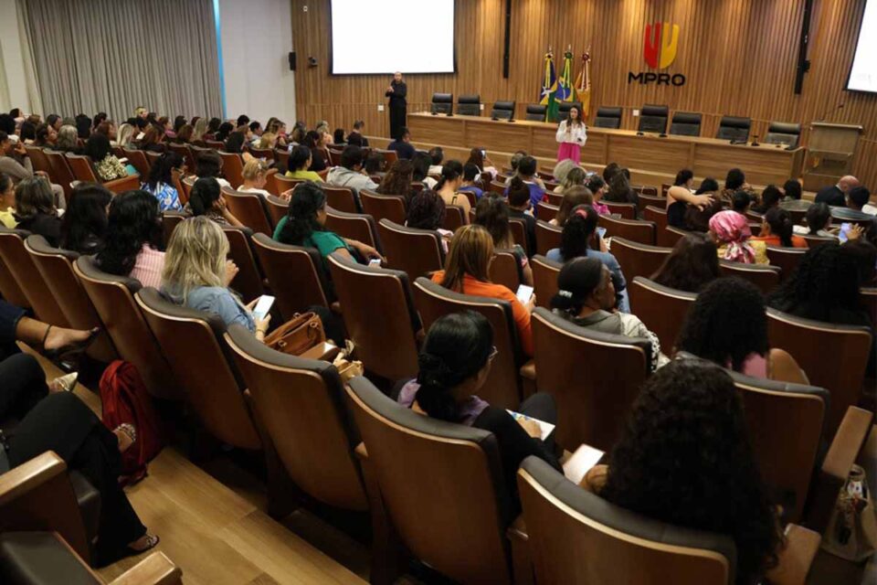 <div style="
                font-size: 18px;
                font-weight: bold;
                color: #0073aa;
                margin-bottom: 5px;
                text-transform: uppercase;
            ">INCLUSÃO SOCIAL</div>MPRO capacita mais de 500 pessoas e reforça direitos de pessoas com autismo em Rondônia