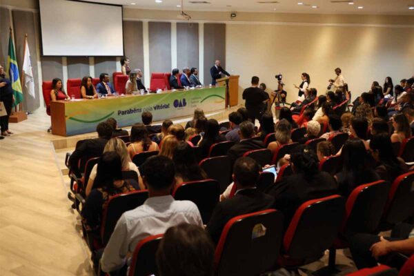 Corregedor do MPRO é homenageado pela OAB Rondônia durante cerimônia de novos advogados em Porto Velho