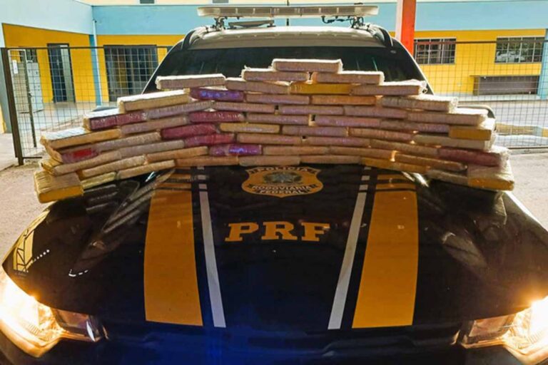 PRF apreende quase 57 kg de cocaína escondidos em carga de ônibus na BR-364 em Rondônia