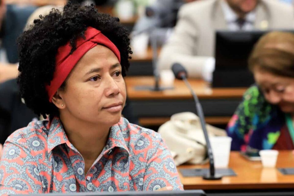 <div style="
                font-size: 18px;
                font-weight: bold;
                color: #0073aa;
                margin-bottom: 5px;
                text-transform: uppercase;
            ">ENTREGAS</div>Sílvia Cristina reforça apoio a entidades sociais com repasse ao Albergue Noturno de Pimenta Bueno