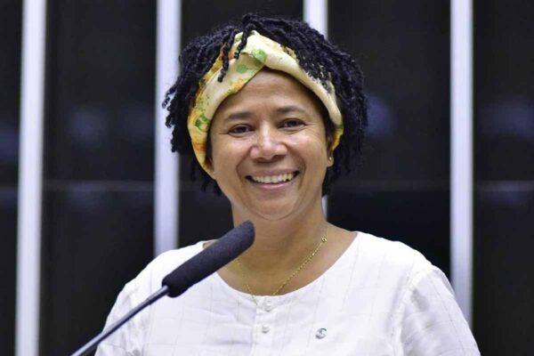 Mandato de Sílvia Cristina destina R$ 500 mil para saúde de Cerejeiras e recurso já está disponível para custeio