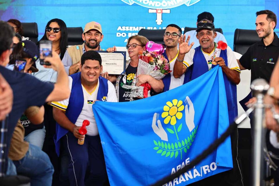 <div style="
                font-size: 18px;
                font-weight: bold;
                color: #0073aa;
                margin-bottom: 5px;
                text-transform: uppercase;
            ">HOMENAGENS</div>Sessão solene na Rondônia Rural Show homenageia personalidades e instituições por contribuição ao estado