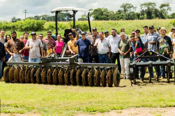 Emenda de Pedro Fernandes garante equipamentos agrícolas para associação rural de Rio Crespo