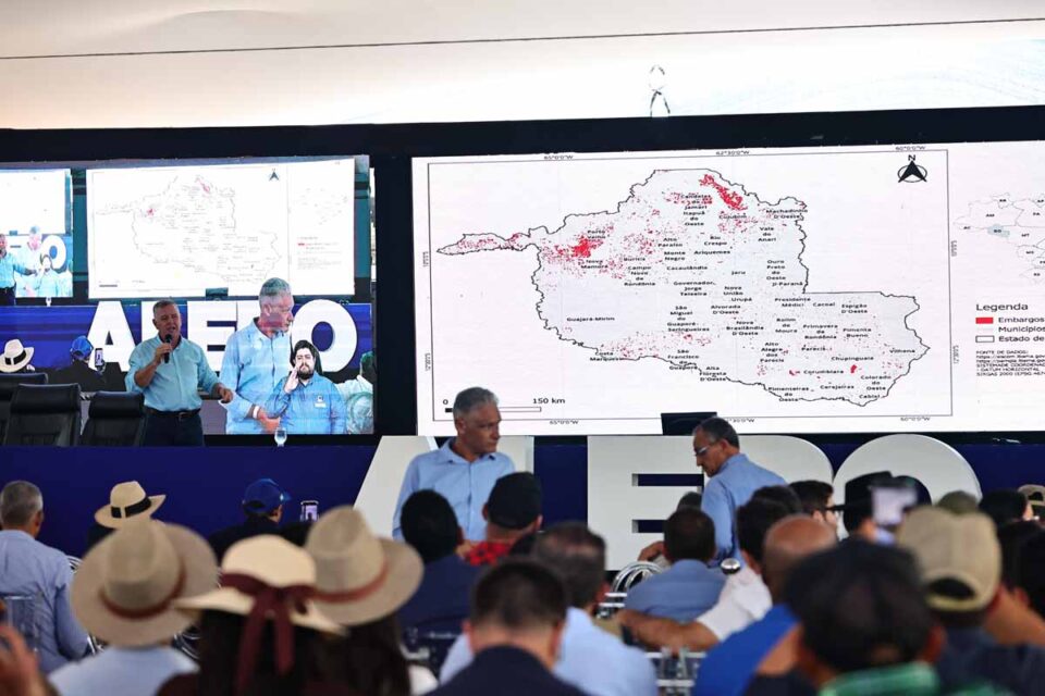 <div style="
                font-size: 18px;
                font-weight: bold;
                color: #0073aa;
                margin-bottom: 5px;
                text-transform: uppercase;
            ">EMBARGOS AMBIENTAIS</div>Audiência na Rondônia Rural Show debate impactos de embargos ambientais sobre produtores rurais