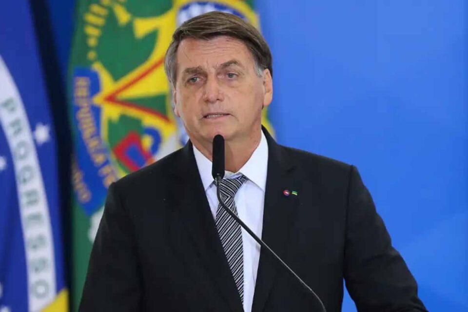 <div style="
                font-size: 18px;
                font-weight: bold;
                color: #0073aa;
                margin-bottom: 5px;
                text-transform: uppercase;
            ">QUADRO ESTÁVEL</div>Bolsonaro permanece internado após cirurgia no ombro com quadro estável, diz hospital
