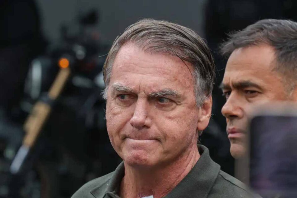 <div style="
                font-size: 18px;
                font-weight: bold;
                color: #0073aa;
                margin-bottom: 5px;
                text-transform: uppercase;
            ">REVISÃO CRIMINAL</div>Bolsonaro pede ao STF anulação de condenação de 27 anos por trama golpista
