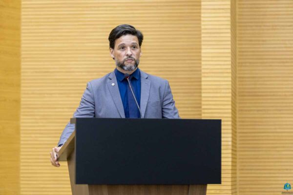 Deputado Delegado Camargo cobra esclarecimentos sobre qualidade da água no Orgulho do Madeira, em Porto Velho