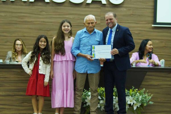 Deputado Cirone Deiró reúne lideranças e homenageia pioneiros em sessão solene em Cacoal