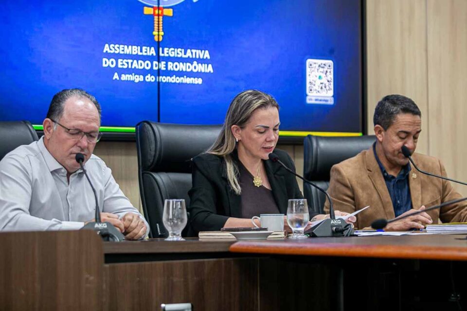 <div style="
                font-size: 18px;
                font-weight: bold;
                color: #0073aa;
                margin-bottom: 5px;
                text-transform: uppercase;
            ">INVESTIGAÇÃO</div>CPI do Leite em Rondônia avança para nova fase e convoca representantes de laticínios