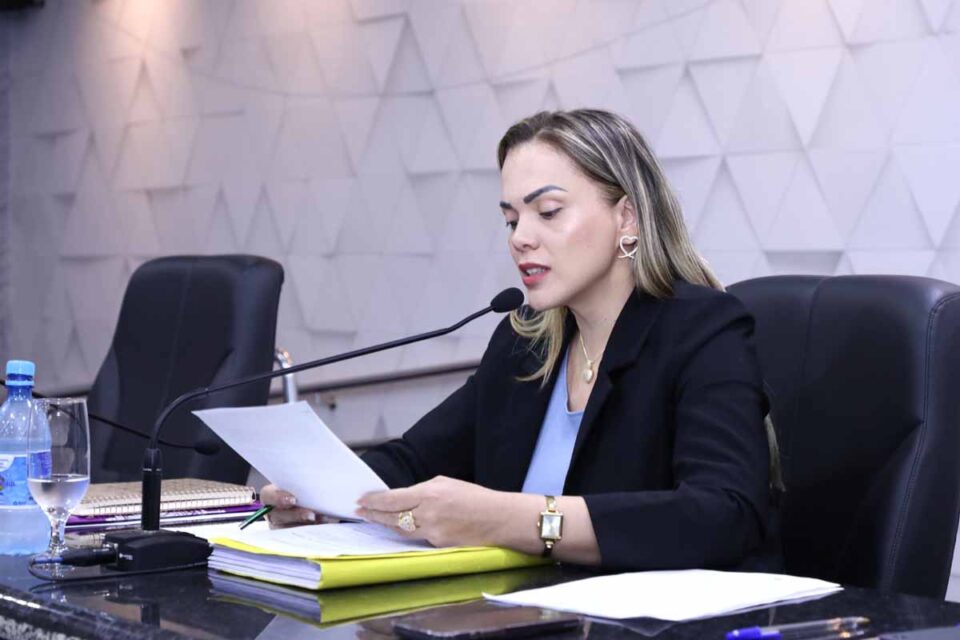 <div style="
                font-size: 18px;
                font-weight: bold;
                color: #0073aa;
                margin-bottom: 5px;
                text-transform: uppercase;
            ">AGRICULTURA FAMILIAR</div>Deputada Cláudia de Jesus libera R$ 100 mil para compra de equipamentos agrícolas em Campo Novo de Rondônia