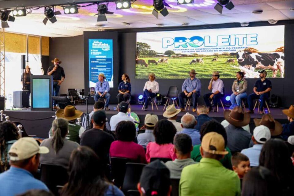 <div style="
                font-size: 18px;
                font-weight: bold;
                color: #0073aa;
                margin-bottom: 5px;
                text-transform: uppercase;
            ">PRODUTOR RURAL</div>Dia do Leite destaca força da produção leiteira durante a Rondônia Rural Show em Ji-Paraná