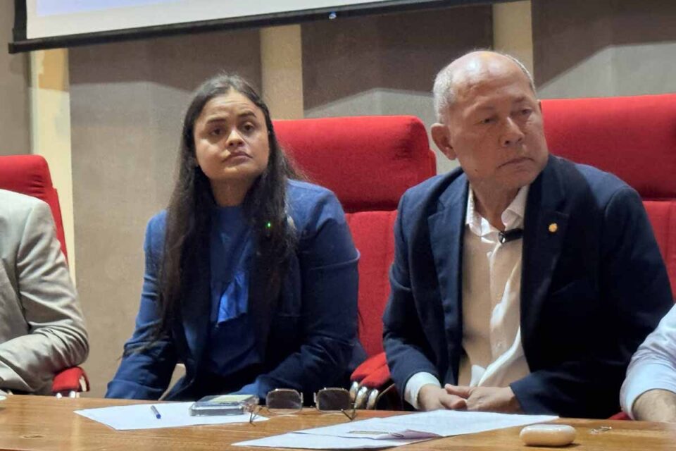 <div style="
                font-size: 18px;
                font-weight: bold;
                color: #0073aa;
                margin-bottom: 5px;
                text-transform: uppercase;
            ">PEDÁGIO BR-364</div>Dra. Taíssa acompanha debate sobre pedágio da BR-364 e cobra transparência nas decisões