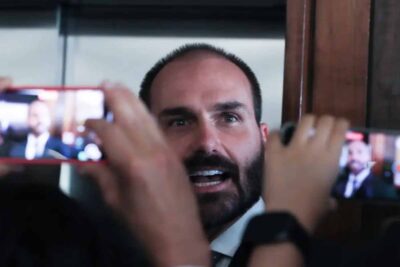 PGR pede ao STF condenação de Eduardo Bolsonaro por coação no curso do processo