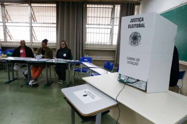 Prazo para tirar ou regularizar título de eleitor termina nesta quarta-feira, alerta TSE