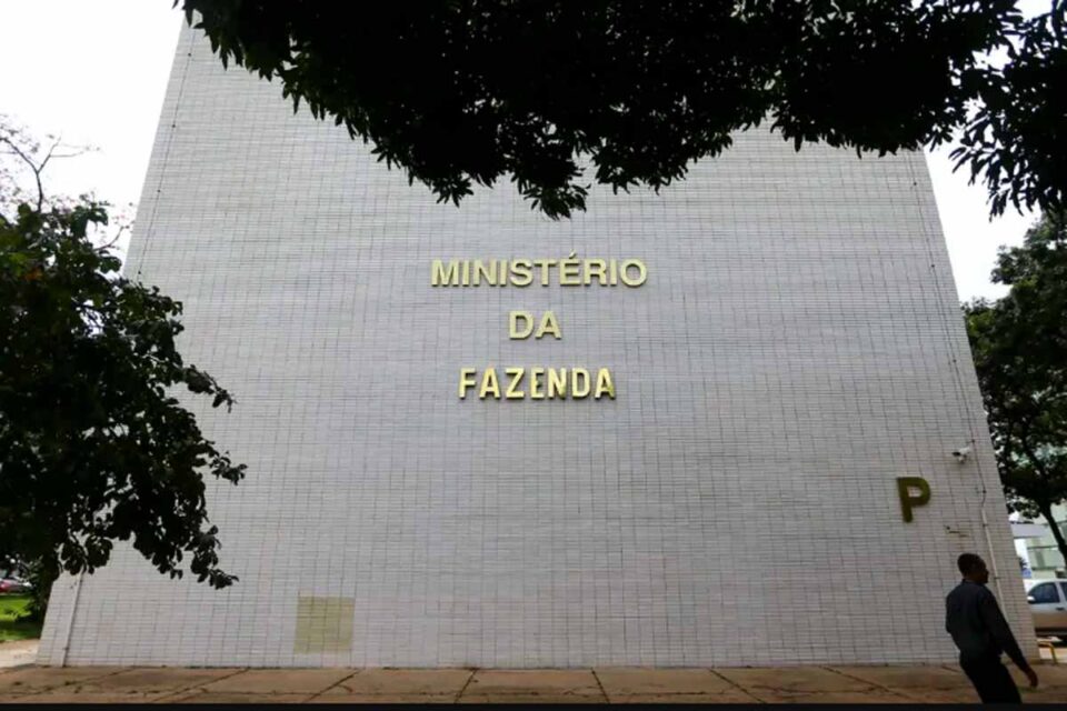 <div style="
                font-size: 18px;
                font-weight: bold;
                color: #0073aa;
                margin-bottom: 5px;
                text-transform: uppercase;
            ">RENEGOCIAÇÃO DE DÍVIDAS</div>Ministério da Fazenda alerta para golpe com site falso do Novo Desenrola Brasil