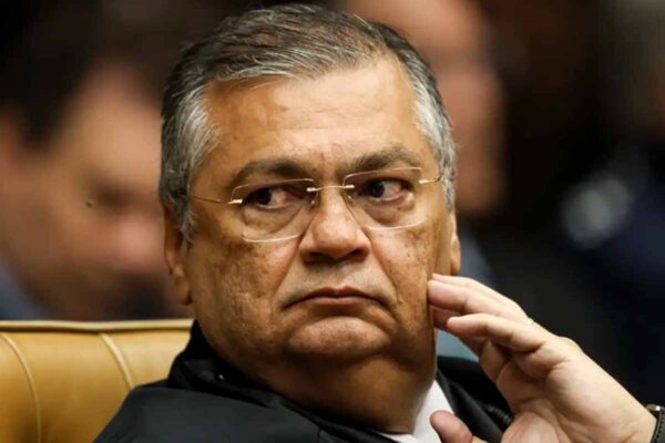 Flávio Dino proíbe criação de novos penduricalhos para juízes e membros do MP após decisão do STF