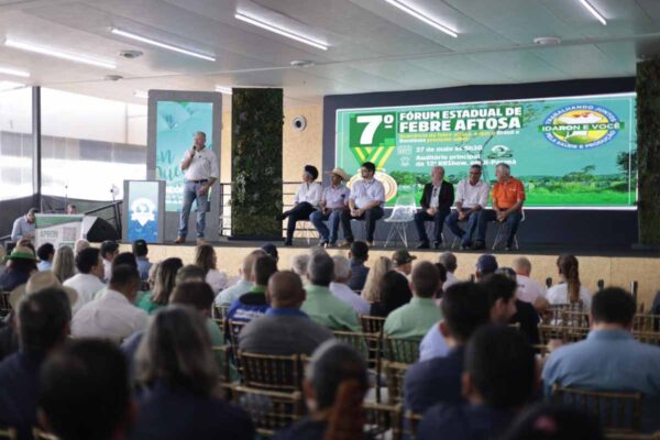 Rondônia reforça vigilância contra febre aftosa durante fórum na Rondônia Rural Show