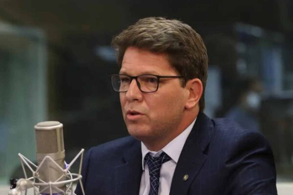 STF cobra explicações de Mário Frias sobre emendas ligadas à produtora de filme sobre Bolsonaro