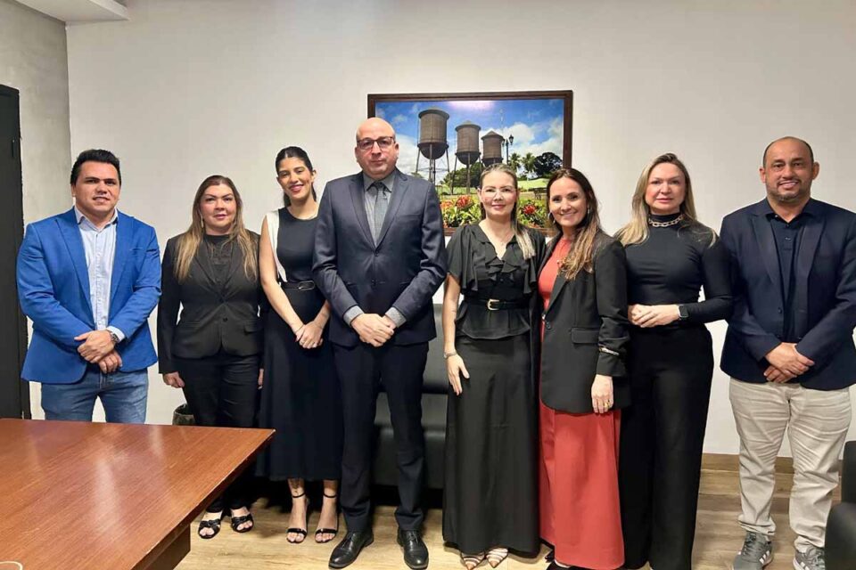 <div style="
                font-size: 18px;
                font-weight: bold;
                color: #0073aa;
                margin-bottom: 5px;
                text-transform: uppercase;
            ">FORTALECENDO A DEMOCRACIA</div>Presidente Gedeão Negreiros recebe representantes do TRE-RO para debater a participação da mulher na política