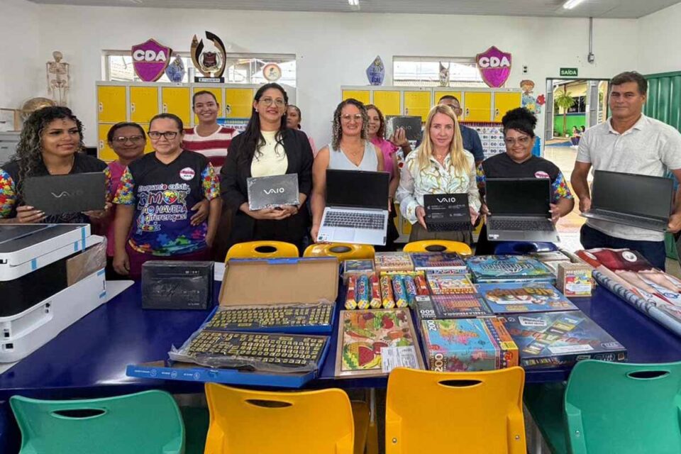 <div style="
                font-size: 18px;
                font-weight: bold;
                color: #0073aa;
                margin-bottom: 5px;
                text-transform: uppercase;
            ">EDUCAÇÃO EM RONDÔNIA</div>Ieda Chaves destina R$ 50 mil para tablets e materiais pedagógicos em escola de Candeias do Jamari