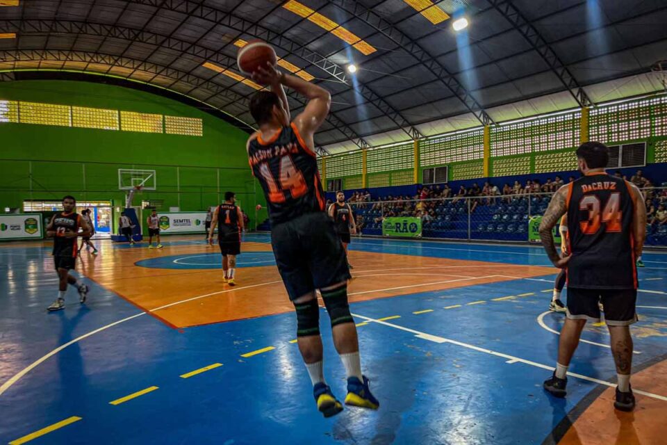 <div style="
                font-size: 18px;
                font-weight: bold;
                color: #0073aa;
                margin-bottom: 5px;
                text-transform: uppercase;
            ">RESULTADO</div>Finais da seletiva do JIR 2026 definem equipes de Porto Velho no basquete e voleibol