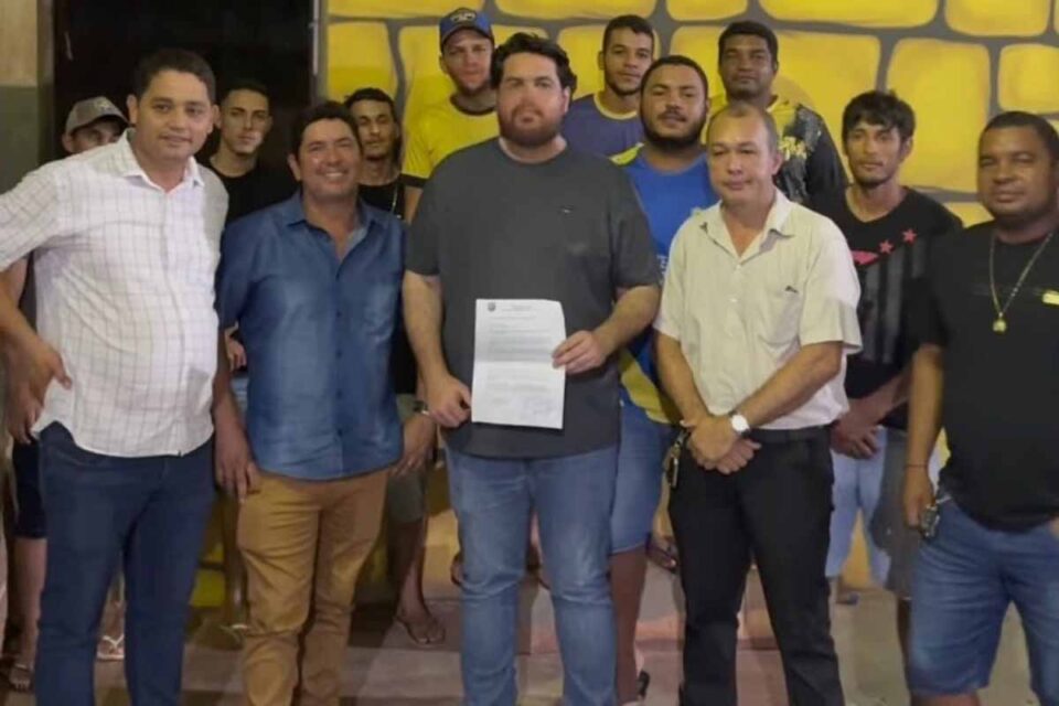 <div style="
                font-size: 18px;
                font-weight: bold;
                color: #0073aa;
                margin-bottom: 5px;
                text-transform: uppercase;
            ">FUTEBOL AMADOR</div>Jean Oliveira garante apoio a campeonato noturno de futebol amador em Novo Horizonte