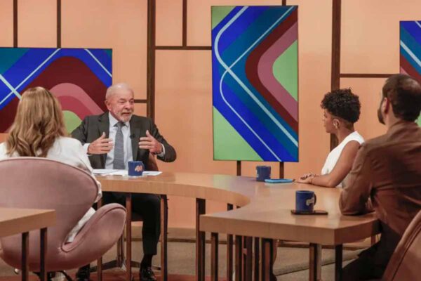 Lula critica transição gradual para redução da jornada e cobra votação do fim da escala 6×1