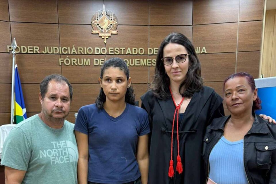 <div style="
                font-size: 18px;
                font-weight: bold;
                color: #0073aa;
                margin-bottom: 5px;
                text-transform: uppercase;
            ">SENTENÇA JUDICIAL</div>MPRO obtém condenação de 45 anos para réu por feminicídio de mulher em Monte Negro