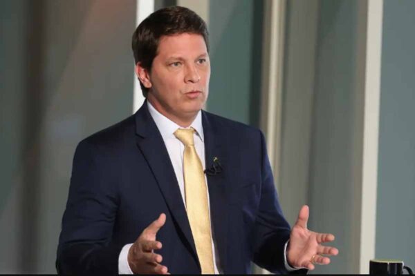 STF enfrenta dificuldades para localizar Mário Frias em investigação sobre emendas ligadas a filme de Bolsonaro