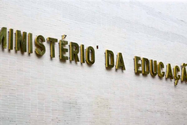 MEC aponta desempenho inferior de alunos de licenciatura EAD no Enade 2025