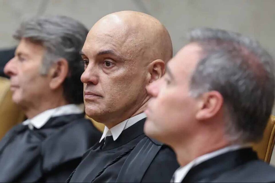 <div style="
                font-size: 18px;
                font-weight: bold;
                color: #0073aa;
                margin-bottom: 5px;
                text-transform: uppercase;
            ">LEI DA DOSIMETRIA</div>Alexandre de Moraes suspende aplicação da Lei da Dosimetria sobre condenados do 8 de Janeiro
