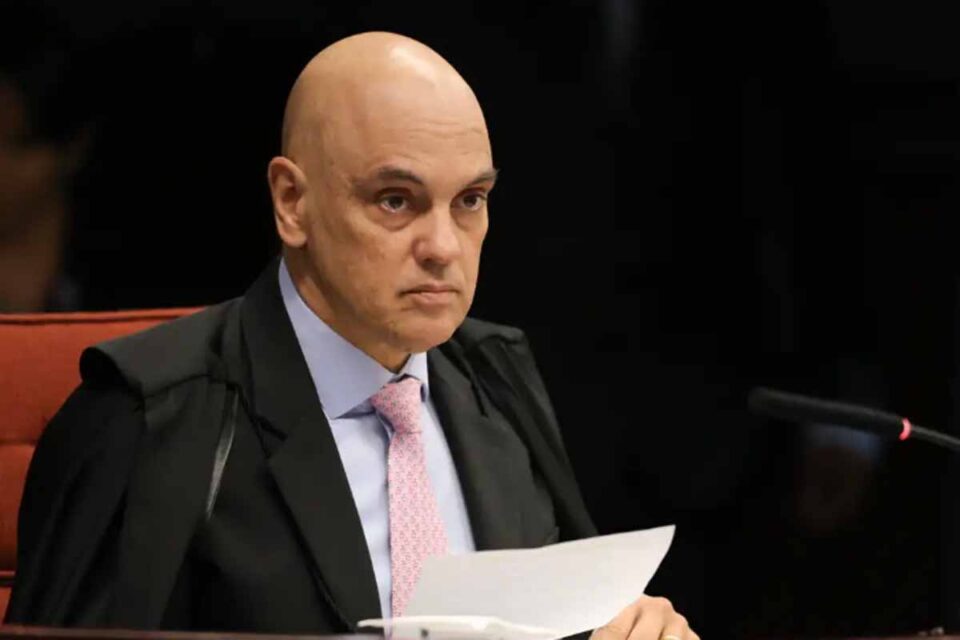<div style="
                font-size: 18px;
                font-weight: bold;
                color: #0073aa;
                margin-bottom: 5px;
                text-transform: uppercase;
            ">LEI DA DOSIMETRIA</div>Alexandre de Moraes assume relatoria de ações no STF contra Lei da Dosimetria