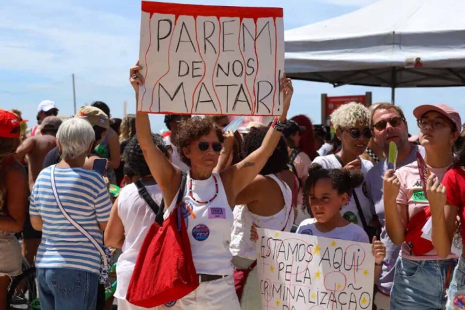 <div style="
                font-size: 18px;
                font-weight: bold;
                color: #0073aa;
                margin-bottom: 5px;
                text-transform: uppercase;
            ">VIOLÊNCIA CONTRA A MULHER</div>Lula sanciona pacote de leis que amplia proteção às mulheres e endurece regras para plataformas digitais