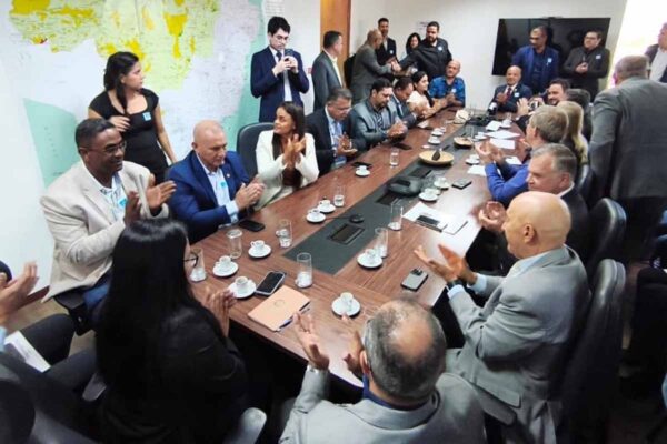 Ezequiel Neiva celebra retirada de interesse da Funai sobre glebas em Rondônia que beneficiam mais de 10 mil famílias