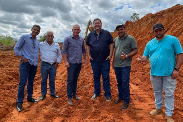 Deputado Ezequiel Neiva acompanha avanço de obras de rebaixamento de morros em Machadinho D’Oeste