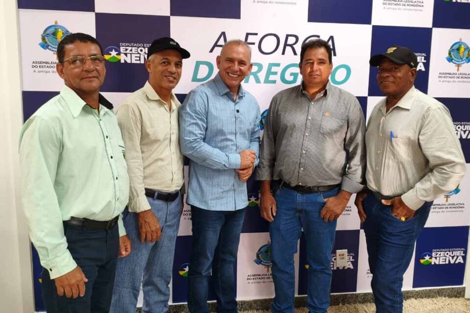 <div style="
                font-size: 18px;
                font-weight: bold;
                color: #0073aa;
                margin-bottom: 5px;
                text-transform: uppercase;
            ">INVESTIMENTO EM INFRAESTRUTURA</div>Ezequiel Neiva garante R$ 300 mil para compra de van da Secretaria de Obras de Alto Alegre dos Parecis