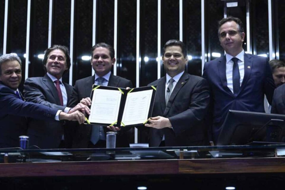 <div style="
                font-size: 18px;
                font-weight: bold;
                color: #0073aa;
                margin-bottom: 5px;
                text-transform: uppercase;
            ">CONTROLE EXTERNO</div>Emenda Constitucional torna Tribunais de Contas órgãos permanentes e essenciais no Brasil