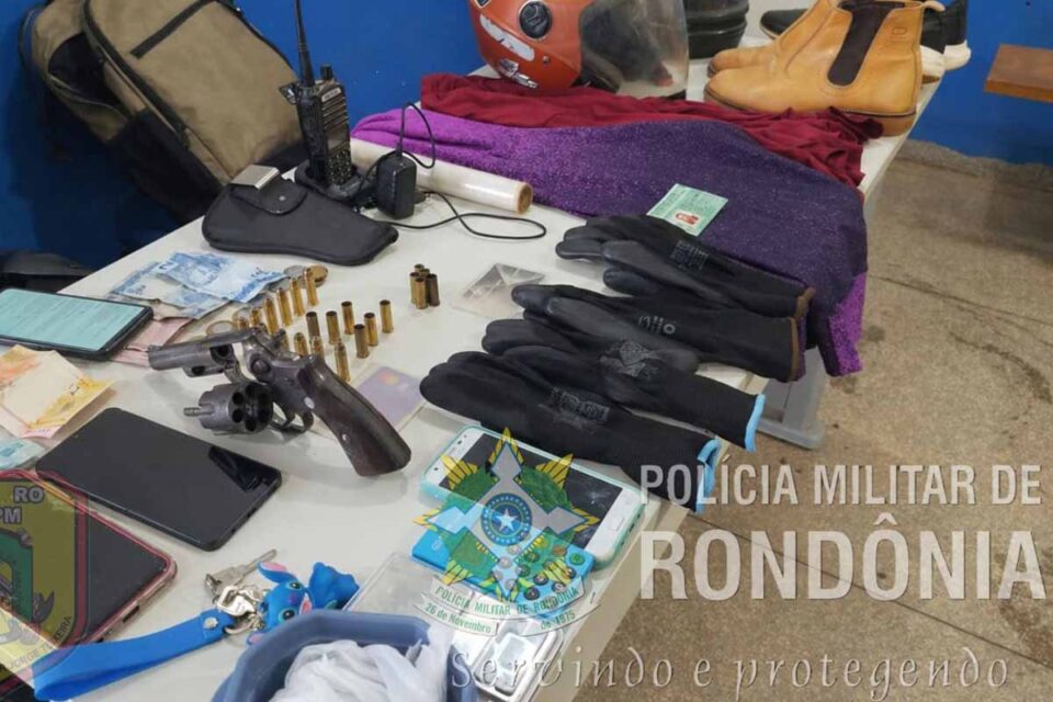 <div style="
                font-size: 18px;
                font-weight: bold;
                color: #0073aa;
                margin-bottom: 5px;
                text-transform: uppercase;
            ">SEGURANÇA PÚBLICA</div>Polícia Militar esclarece homicídio em Vilhena, prende suspeitos e apreende arma e drogas