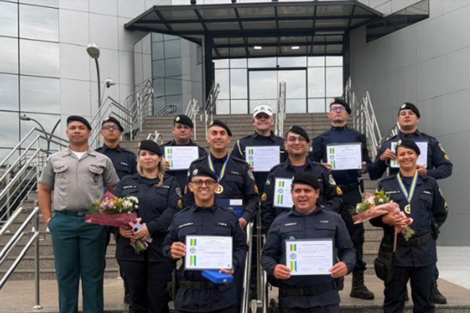 <div style="
                font-size: 18px;
                font-weight: bold;
                color: #0073aa;
                margin-bottom: 5px;
                text-transform: uppercase;
            ">HOMENAGEM</div>Policiais do 7º BPM recebem homenagem da Assembleia Legislativa por projeto de combate à violência doméstica em Ariquemes