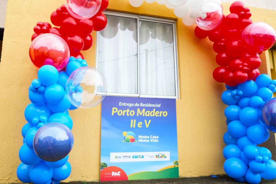 <div style="
                font-size: 18px;
                font-weight: bold;
                color: #0073aa;
                margin-bottom: 5px;
                text-transform: uppercase;
            ">MORADIA</div>Um mês após entrega, famílias do Porto Madeiro II e V relatam melhora na qualidade de vida em Porto Velho
