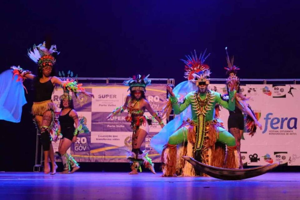 <div style="
                font-size: 18px;
                font-weight: bold;
                color: #0073aa;
                margin-bottom: 5px;
                text-transform: uppercase;
            ">EDUCAÇÃO E CULTURA</div>Projeto Super Talentos reúne milhares de estudantes em apresentações culturais em Porto Velho