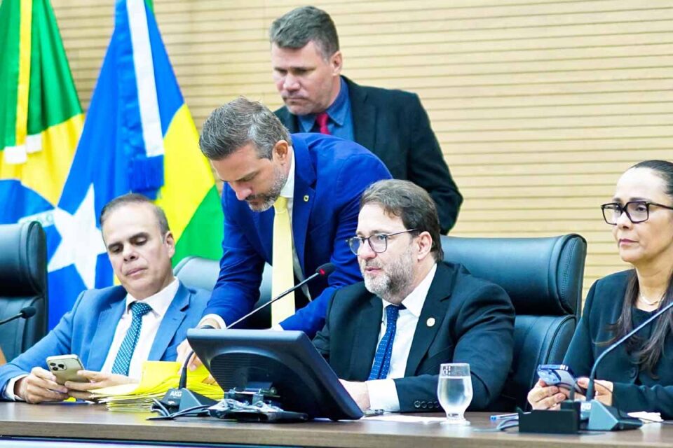 <div style="
                font-size: 18px;
                font-weight: bold;
                color: #0073aa;
                margin-bottom: 5px;
                text-transform: uppercase;
            ">SAÚDE PÚBLICA</div>Deputado Alex Redano pede instalação urgente de subestação de energia no Hospital Municipal de Ariquemes